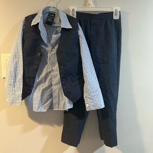 Izod 3 piece suit in blue- pants, vest, button up shirt- size 6 (boys)